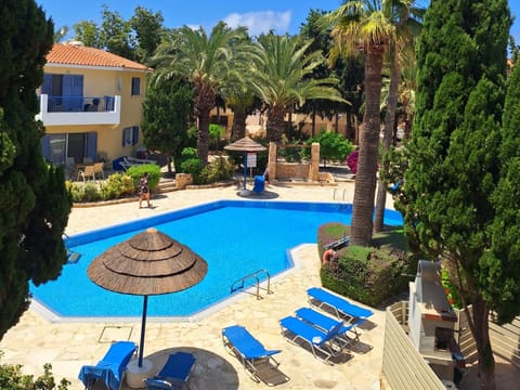 Property building, Patio, Day, Garden view, Pool view, Swimming pool, Swimming pool, sunbed