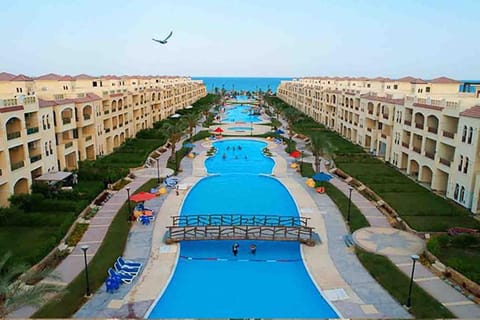 Property building, Day, Bird's eye view, Beach, Evening entertainment, Pool view, Swimming pool, Location, sunbed