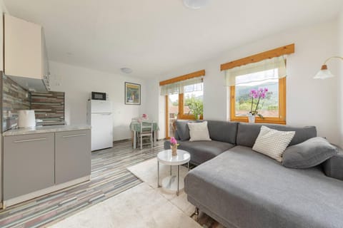 View (from property/room), Kitchen or kitchenette, Living room, Decorative detail, Seating area, Dining area, stove
