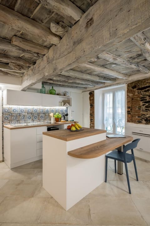 Kitchen or kitchenette, Dining area, Communal kitchen, kitchen, kitchen