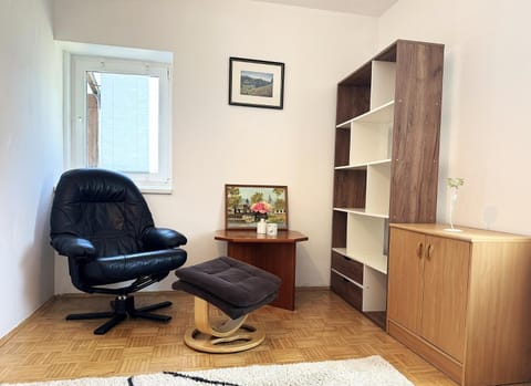 Living room, Photo of the whole room, Seating area