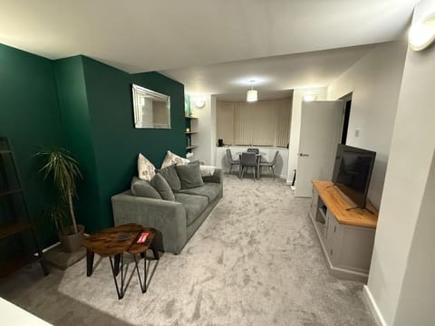 Communal lounge/ TV room, TV and multimedia, Living room, Seating area