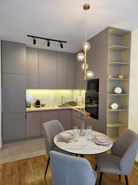 Kitchen or kitchenette, Seating area, Dining area, minibar, stove