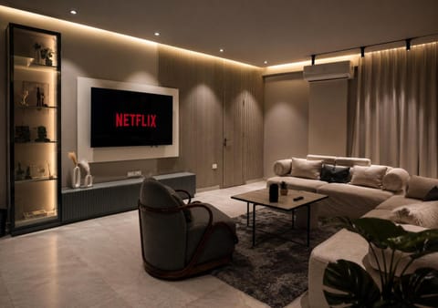 Communal lounge/ TV room, TV and multimedia, Living room, Seating area, Evening entertainment