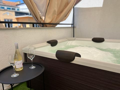 Natural landscape, Hot Tub, Bath