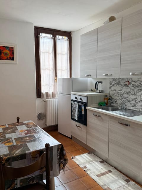 Kitchen or kitchenette, Dining area, oven, pet friendly, stove
