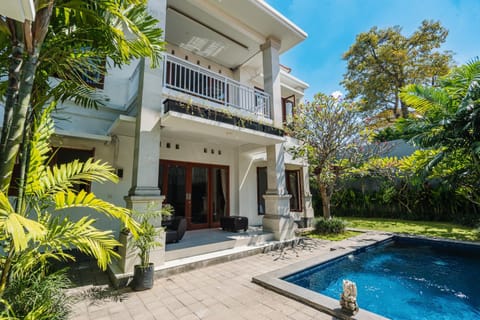 Property building, Day, Garden, Balcony/Terrace, Garden view, Pool view, Swimming pool, Swimming pool