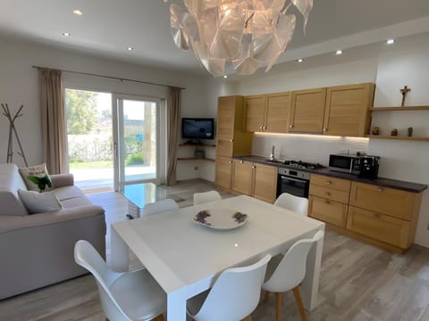Property building, Kitchen or kitchenette, Living room