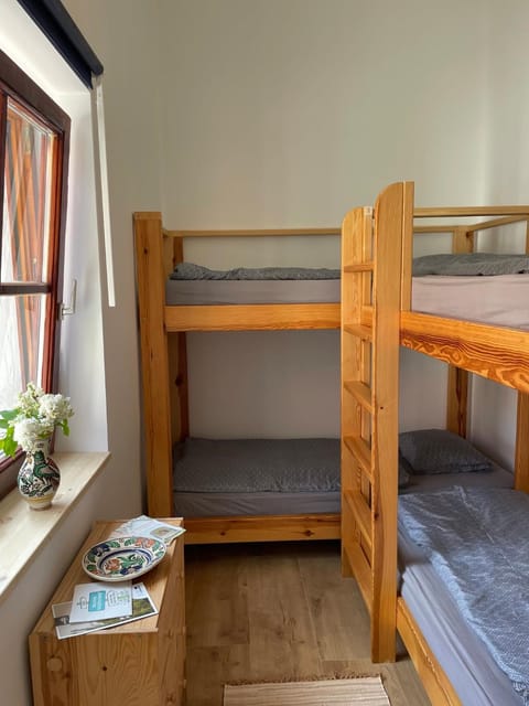 Bedroom, bunk bed