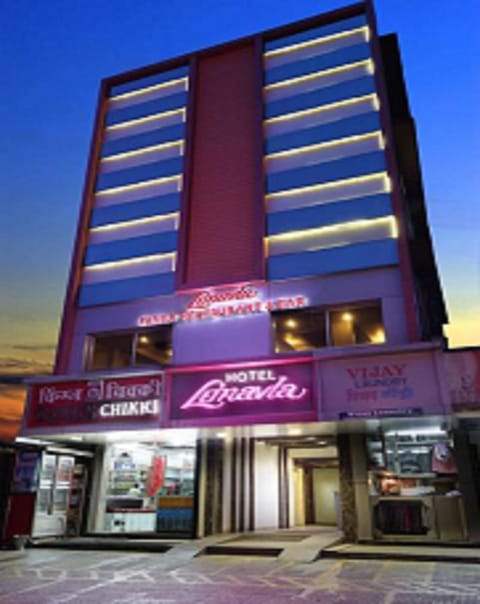 Property building, Facade/entrance, Night, City view, Street view, Location