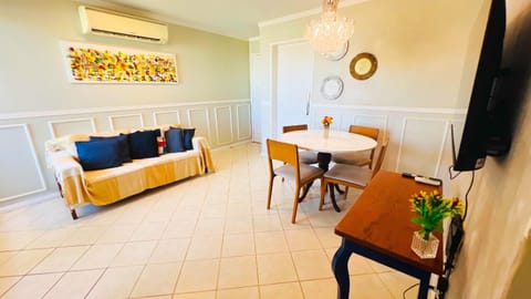 TV and multimedia, Living room, Seating area, Dining area, air conditioner