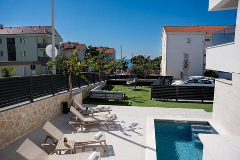 Swimming pool, Parking, sunbed