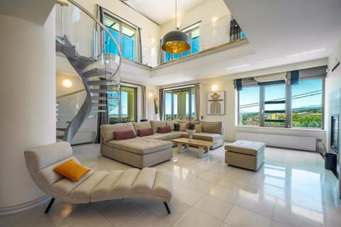 Living room, Seating area