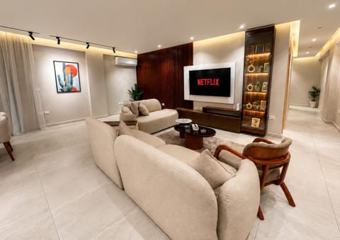 Communal lounge/ TV room, TV and multimedia, Seating area, internet, air conditioner