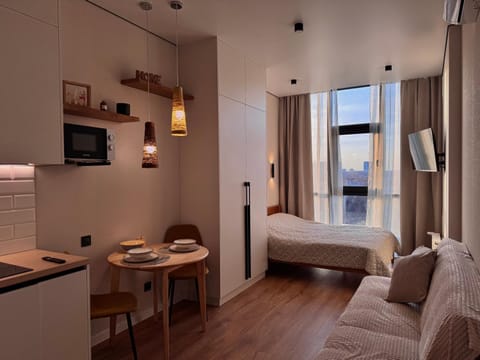 Bed, TV and multimedia, Living room, Photo of the whole room, Seating area, Bedroom
