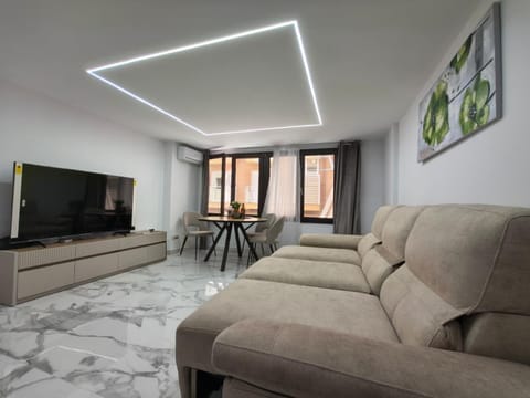Communal lounge/ TV room, TV and multimedia, Living room, Seating area, Evening entertainment