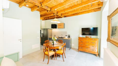 TV and multimedia, Living room, Seating area, Dining area, dishwasher, oven, kitchen, air conditioner
