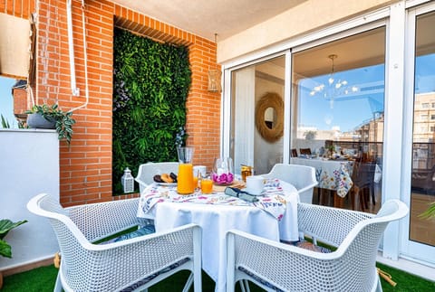 Balcony/Terrace, Food and drinks, Food, Breakfast, Continental breakfast, Drinks