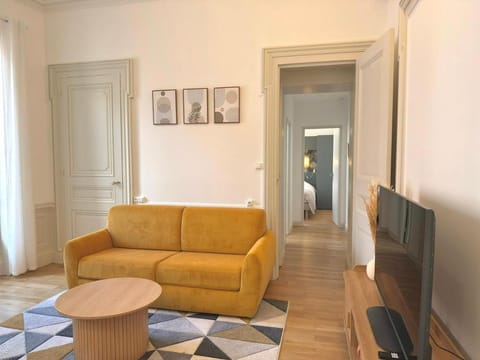 TV and multimedia, Living room, Seating area, heating, internet