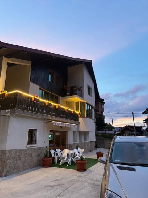 Property building, View (from property/room), Balcony/Terrace, Parking