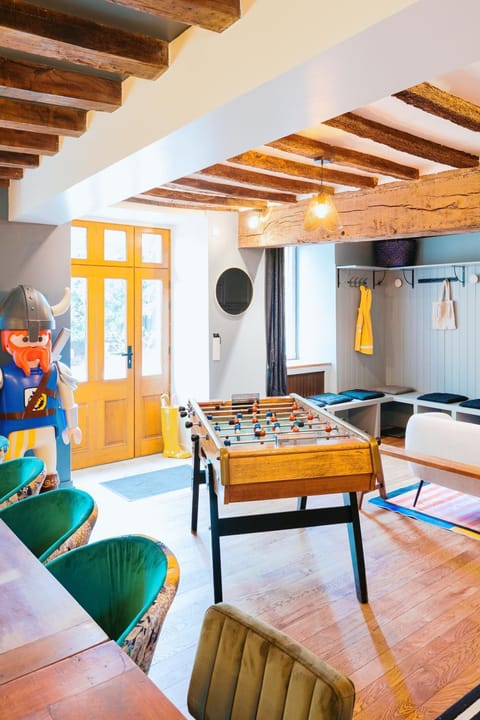Property building, Game Room, Dining area, fireplace