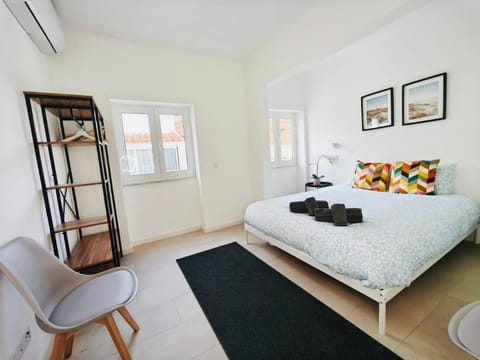 Bedroom, towels, air conditioner