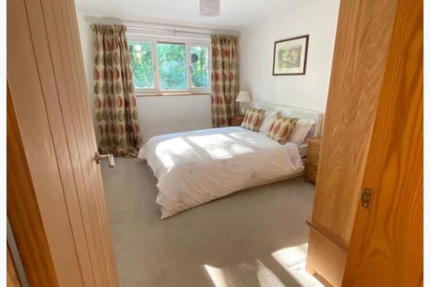 Bed, Photo of the whole room, Decorative detail, Bedroom, wardrobe, acessibility