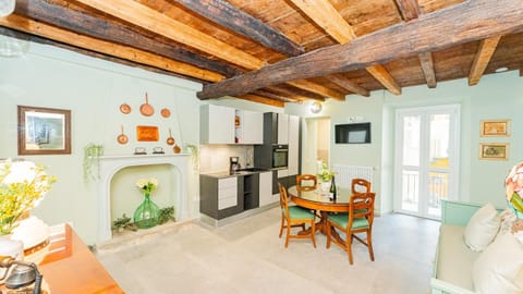 TV and multimedia, Living room, Dining area, kitchen, air conditioner