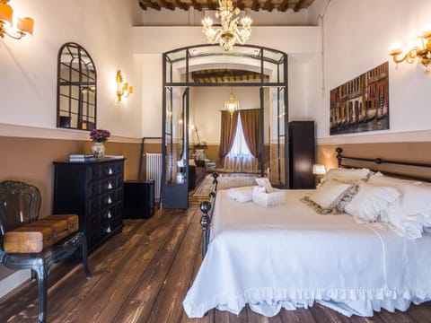 Photo of the whole room, Bedroom, minibar, wardrobe