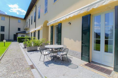 Patio, Facade/entrance
