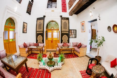 Living room, Seating area, Dining area, Breakfast, flat iron