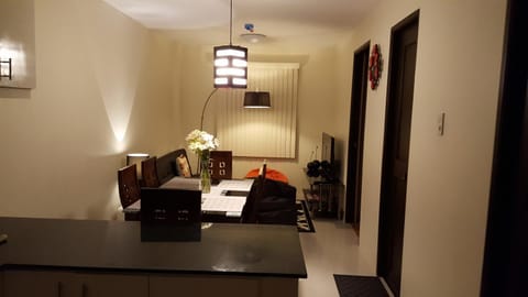 TV and multimedia, Coffee/tea facilities, Kitchen or kitchenette, Living room, Seating area, Dining area