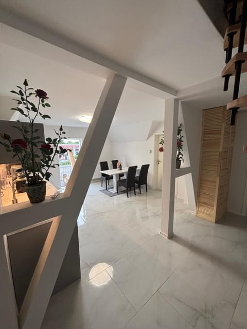 Kitchen or kitchenette, Seating area, Dining area