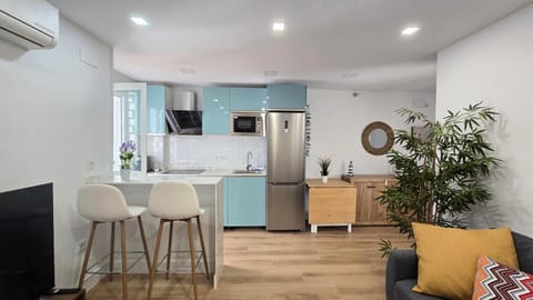 Kitchen or kitchenette, Living room, Seating area, Dining area, dishwasher, stove