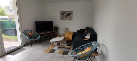 Communal lounge/ TV room, TV and multimedia, Living room
