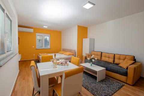 Bed, TV and multimedia, Bedroom, wardrobe