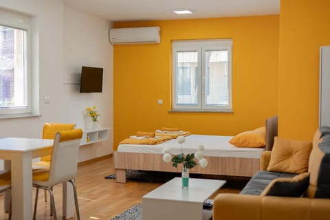 Bed, TV and multimedia, Bedroom, wardrobe
