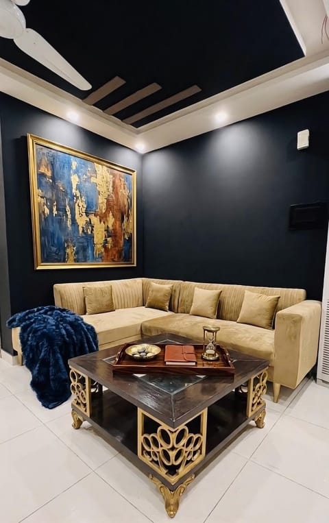 Communal lounge/ TV room, TV and multimedia, Living room, Seating area, Facility for disabled guests