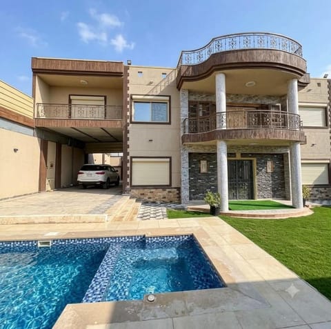 Property building, Day, Pool view, Swimming pool