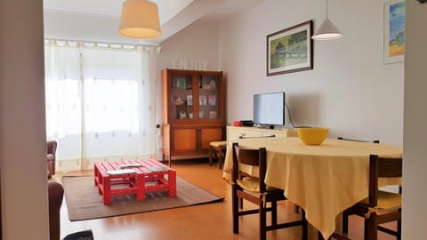 TV and multimedia, Living room, Dining area