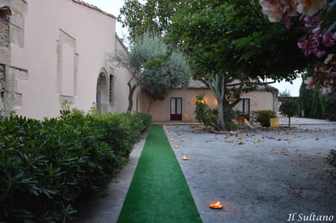Facade/entrance, Garden