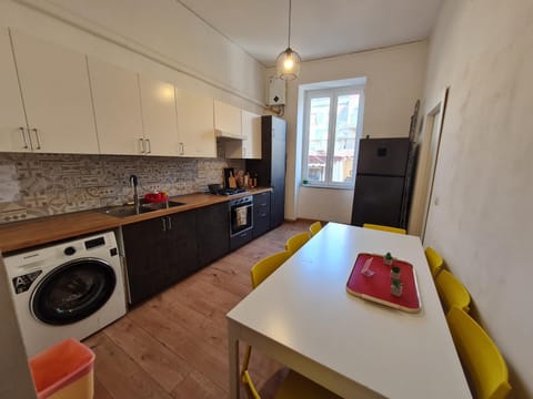 Kitchen or kitchenette, Dining area, oven, stove, washing machine