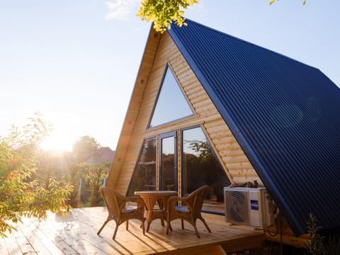 Property building, Patio, Day, Natural landscape, Dining area