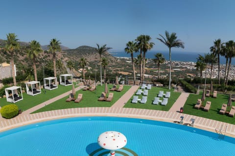 Mountain view, Pool view, Swimming pool, sunbed