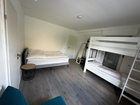 Bed, Photo of the whole room, Bedroom, bunk bed, towels