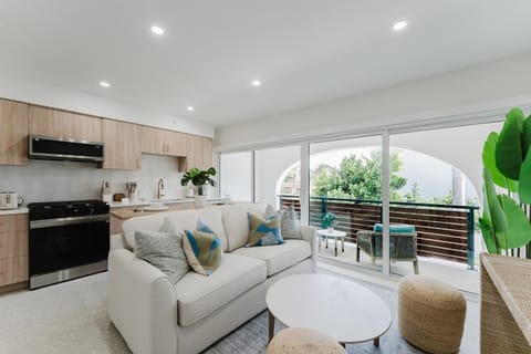 Patio, Balcony/Terrace, Kitchen or kitchenette, Living room, Seating area, Dining area, dishwasher, stove