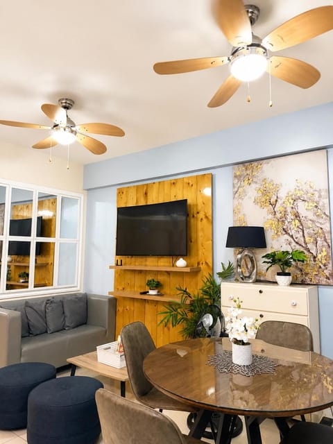 TV and multimedia, Living room, Seating area, Dining area
