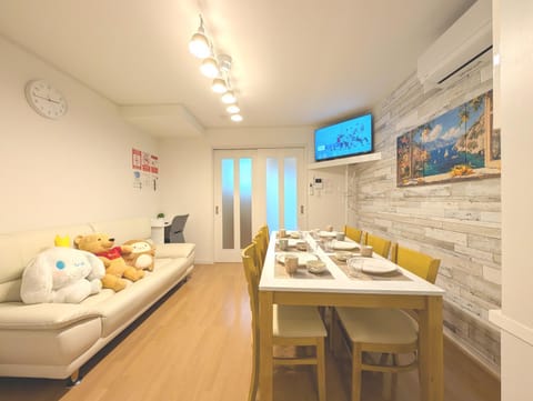 TV and multimedia, Living room, Dining area, air conditioner