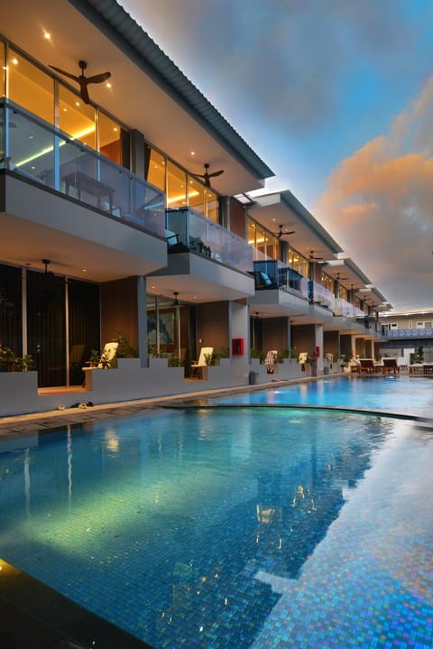 Property building, Swimming pool, Swimming pool
