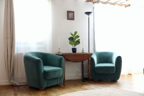 Living room, Seating area